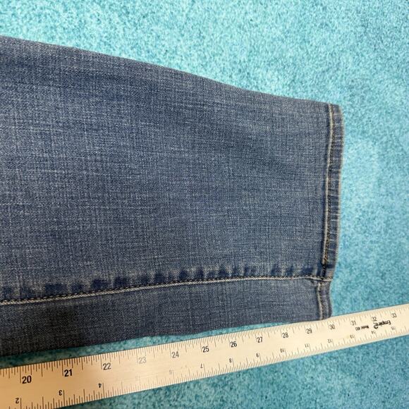 Levi's Jeans Women's Size 30 Blue Denim Mid Rise Slimming Straight - Picture 6 of 16